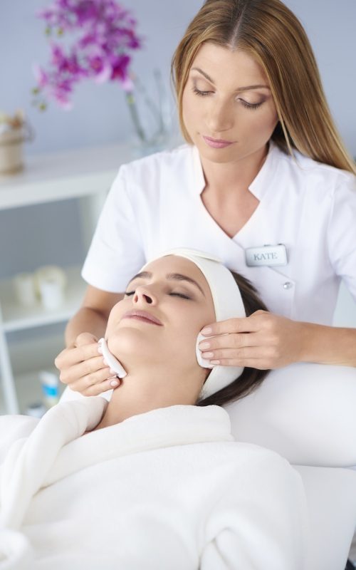 beautiful-woman-doing-facial-her-client.jpg beautiful-woman-doing-facial-her-client.jpg